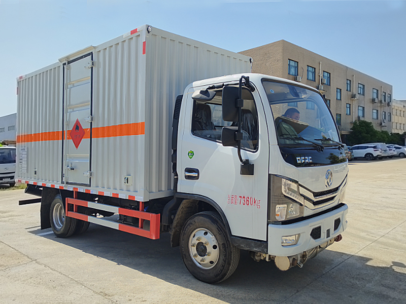 东风多利卡D6（黄牌） 易燃气体厢式运输车