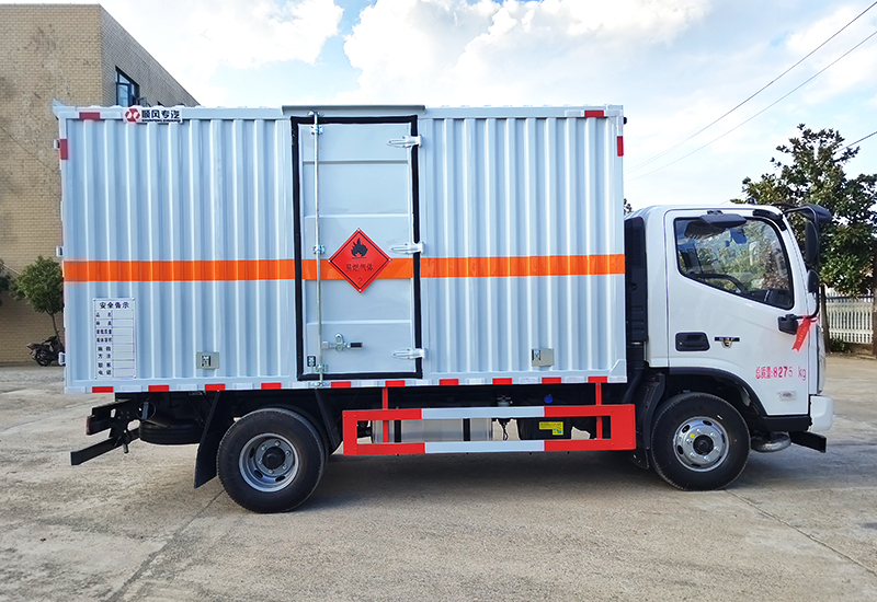 福田奥铃4米 （黄牌）易燃气体厢式运输车