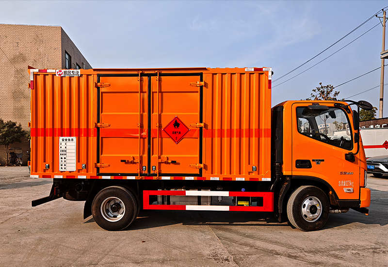 福田欧马可4米 （黄牌）易燃气体厢式运输车